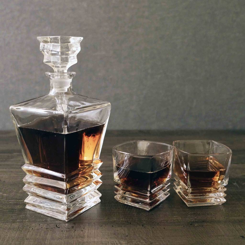 Carafe et 6 verres à porto. Collection La Spirale